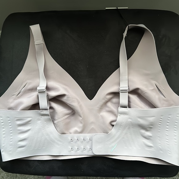 Knix Smooth Everyday Bra in Nirvana L++ - Picture 2 of 5